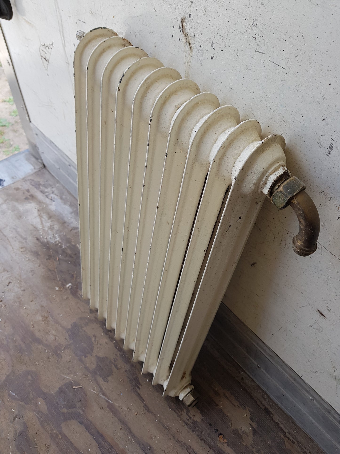 ARTIKELNUMMER 566  En st gammal Element/Radiator B 30 h 60 D 8  Pris :1250 kr