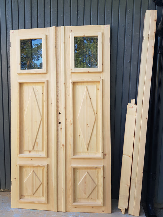 ART 605 Nytillverkad pardörr i gammal stil Mått B120 x H210 cm Öppnas utåt Handtag på höger sida Pris 15000 kr Tillkommer 1000 kr för gångjärn och låskista