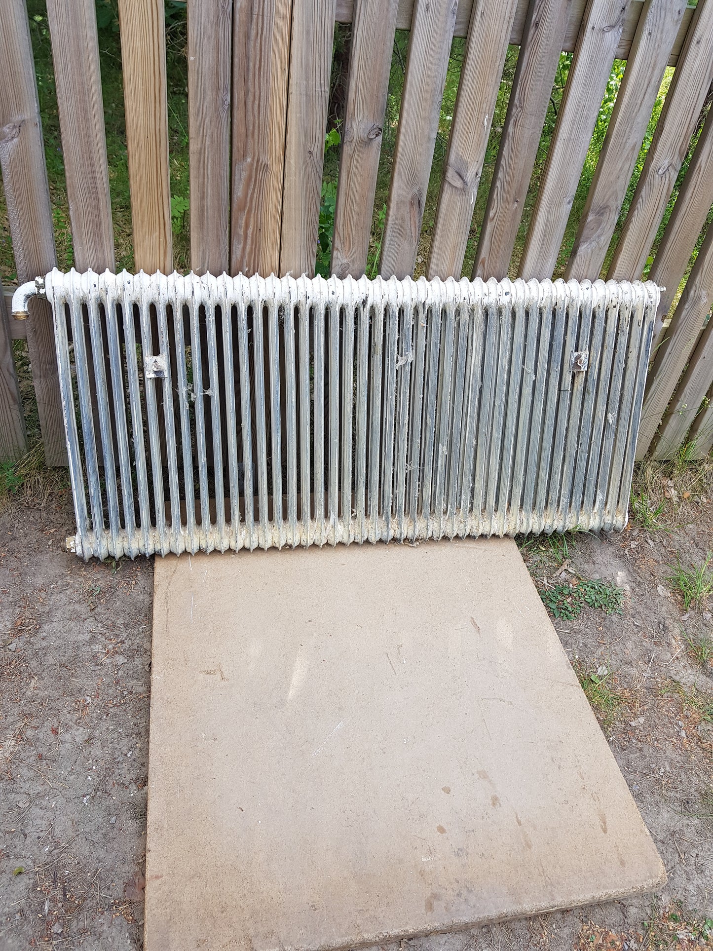 ARTIKELNUMMER 564  En st gammal Element/Radiator B 120 H 60 D 8  Pris :2000 kr