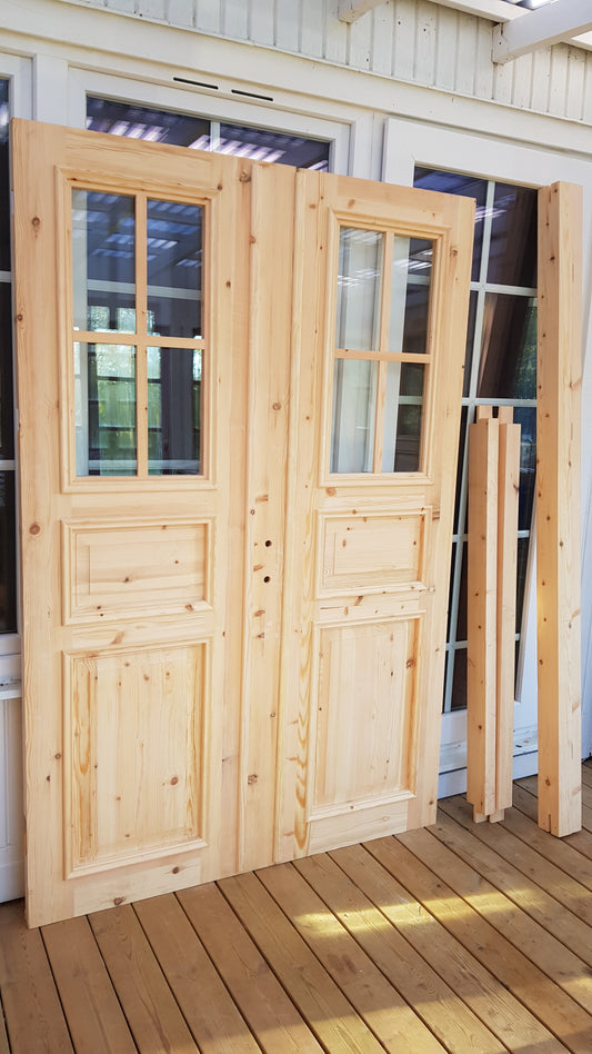 ART 720 Nytillverkad pardörr i gammal stil Mått B140 x H210 cm Öppnas utåt Handtag på höger sida Pris 15000 kr Tillkommer 1000 kr för gångjärn och låskista