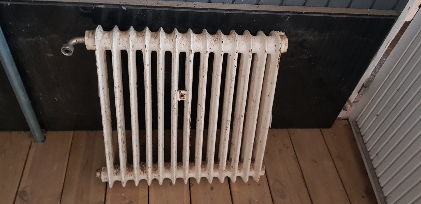 ARTIKELNUMMER 431  Fint gammal element/Radiator H60 B60 D13  1500KR