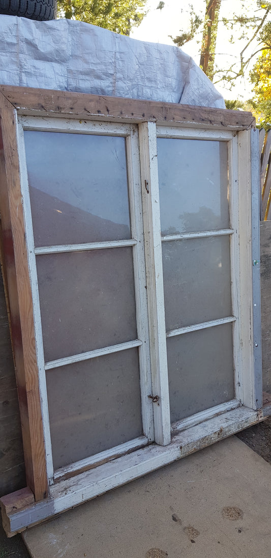 ARTIKELNUMMER 184 b104 h130. enkel glas med äkta spröjs.pris 2500kr