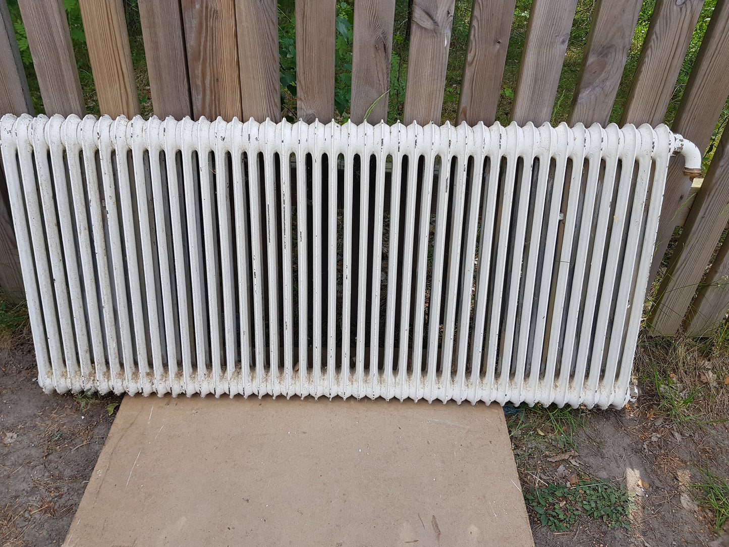 ARTIKELNUMMER 564  En st gammal Element/Radiator B 120 H 60 D 8  Pris :2000 kr