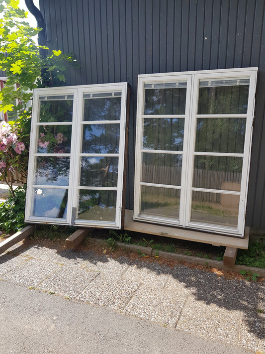 ARTIKELNUMMER 548 2 st fina fönster med äkta spröjs Mått: B120 H 160 Pris: 4000kr/st