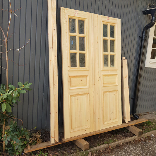 ART 457 Nytillverkad pardörr i gammal stil Mått B130 x H210 cm Öppnas utåt Handtag på höger sida Pris 15000 kr Tillkommer 1000 kr för gångjärn och låskista