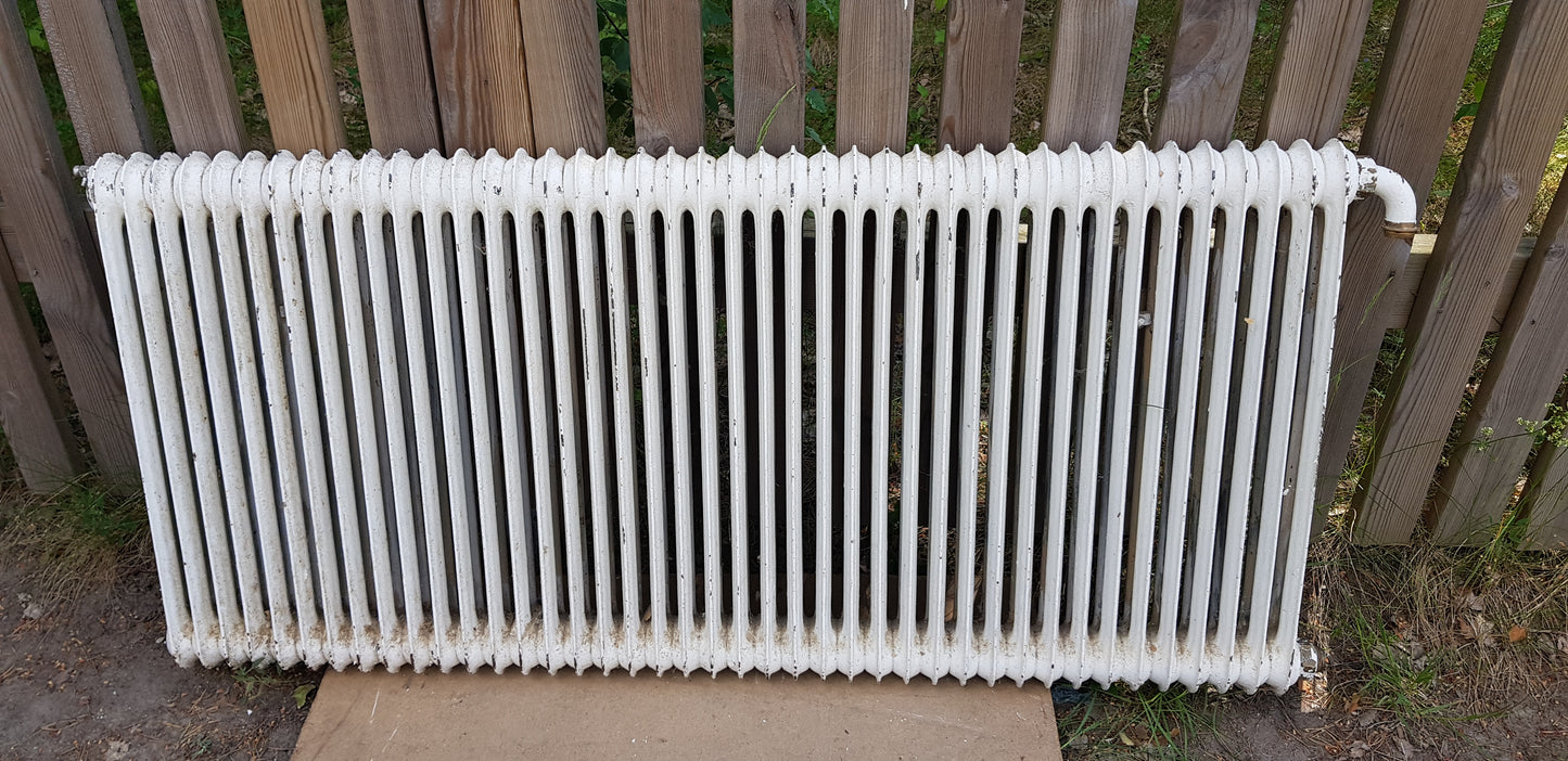 ARTIKELNUMMER 564  En st gammal Element/Radiator B 120 H 60 D 8  Pris :2000 kr