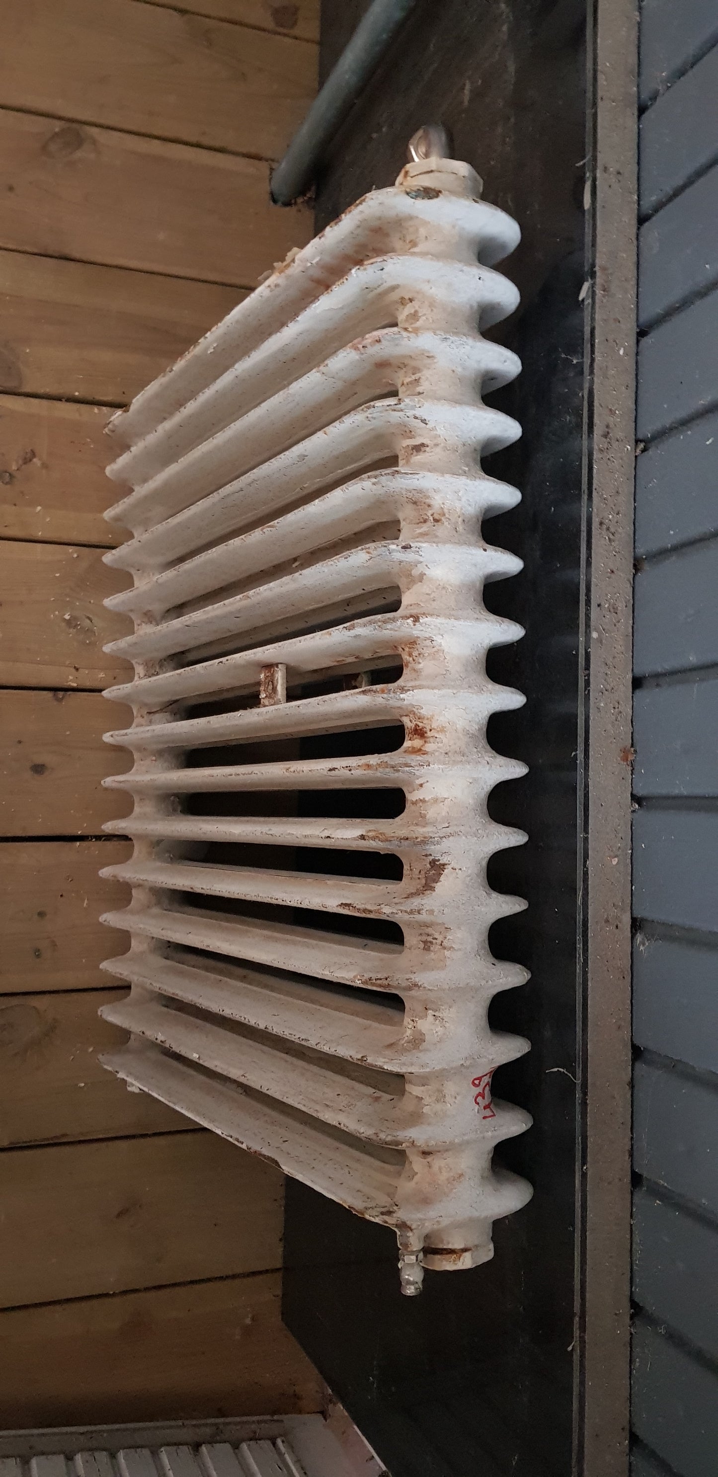 ARTIKELNUMMER 432  Fint gammal Element/Radiator  B 70 H 58 D 13cm Pris 1500 KR