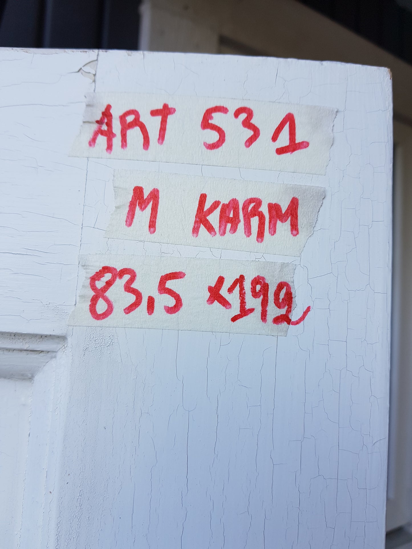 ARTIKELNUMMER 531  gammal Spegeldörr med karm ,vänsterhängd  Mått med karm: H 192 B 83&nbsp;  Mått utan karm H 184,5 B 76,5  Pris: 2500 kr