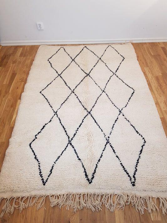 ARTIKELNUMMER 405 Helt ny handknuten Beni ourain ull Matta. 