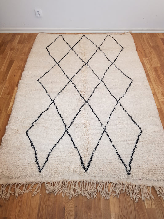 ARTIKELNUMMER 405 Helt ny handknuten Beni ourain ull Matta. 