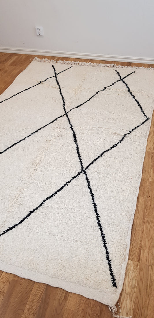 ARTIKELNUMMER 404 Helt ny handknuten Beni ourain ull Matta. 