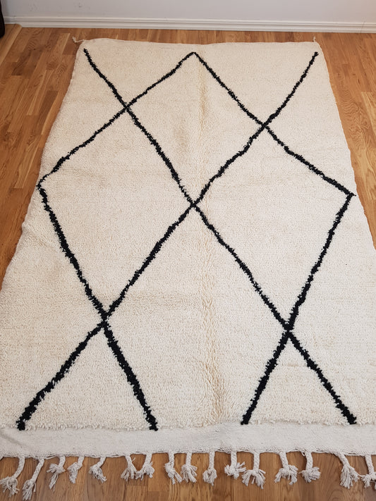 ARTIKELNUMMER 402 Helt ny handknuten Beni ourain ull Matta. 