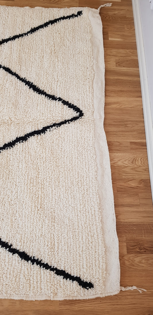 ARTIKELNUMMER 402 Helt ny handknuten Beni ourain ull Matta. 