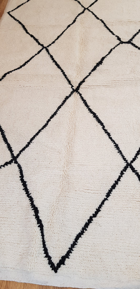  ARTIKELNUMMER 399 Helt ny handknuten Beni ourain ull Matta. 