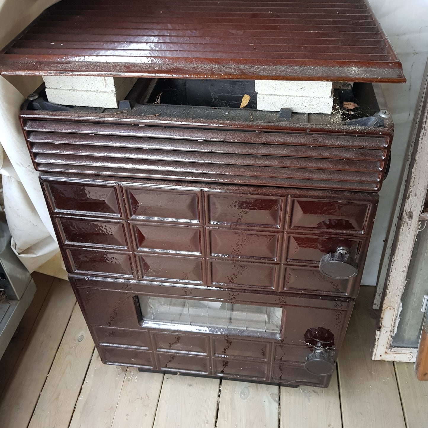 Art 33M  Äldre kamin  Bredd56 cm Höjd80 cm Djup 35cm Pris 5000 kr