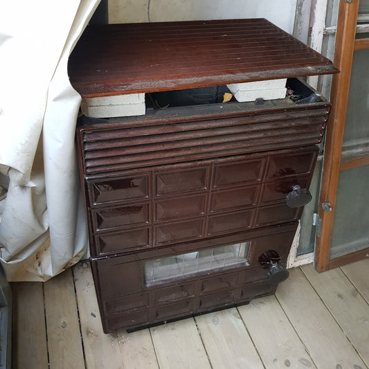 Art 33M  Äldre kamin  Bredd56 cm Höjd80 cm Djup 35cm Pris 5000 kr