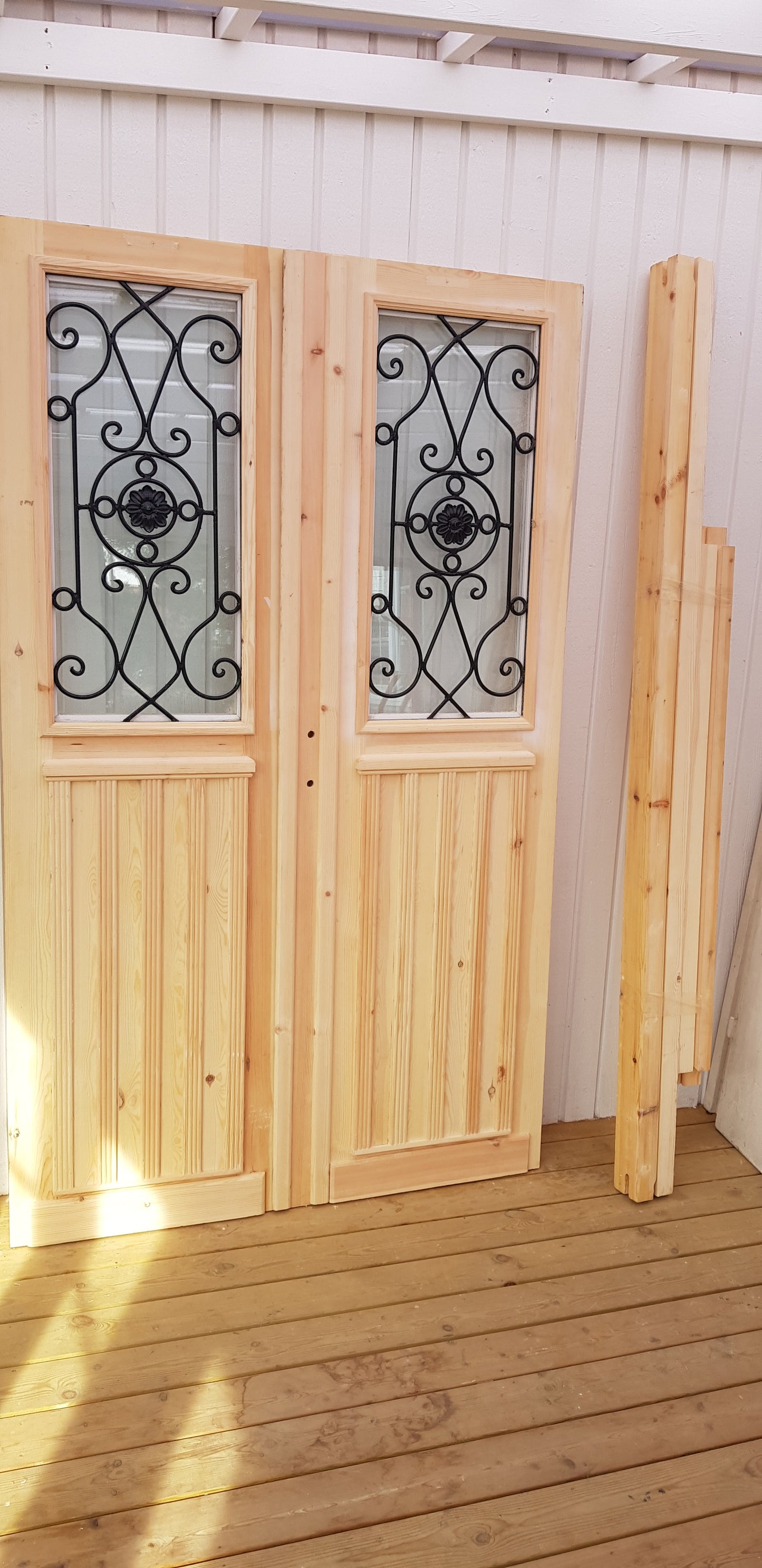 Art 33W Ny pardörr i gammal stil med dubbelt glas inklusive karm B130 cm H210 cm BR 110 cm pris: 19000 kr