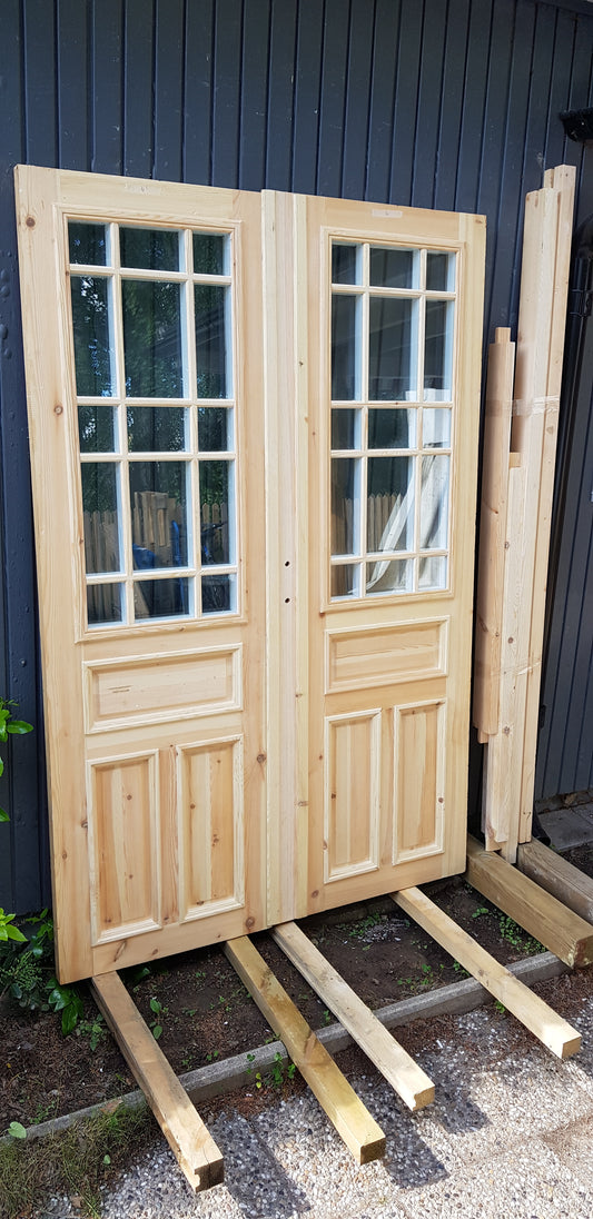 Art 33N Ny pardörr i gammal stil med dubbelt glas inklusive karm B140 cm H210 cm pris: 17000 kr