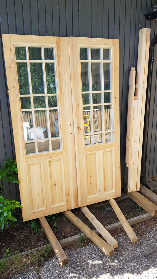 Art 33P Ny pardörr i gammal stil med dubbelt glas inklusive karm B140 cm H210 cm pris: 17000 kr