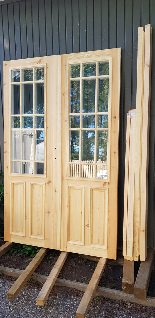 Art 33R Ny pardörr i gammal stil med dubbelt glas inklusive karm B140 cm H210 cm pris: 17000 kr