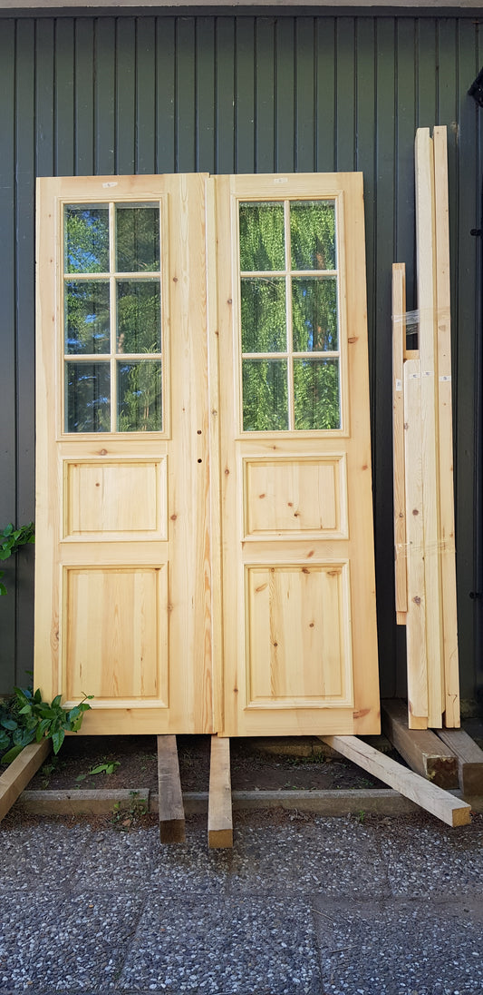 Art 33T Ny pardörr i gammal stil med dubbelt glas inklusive karm B130 cm H210 cm pris: 17000 kr