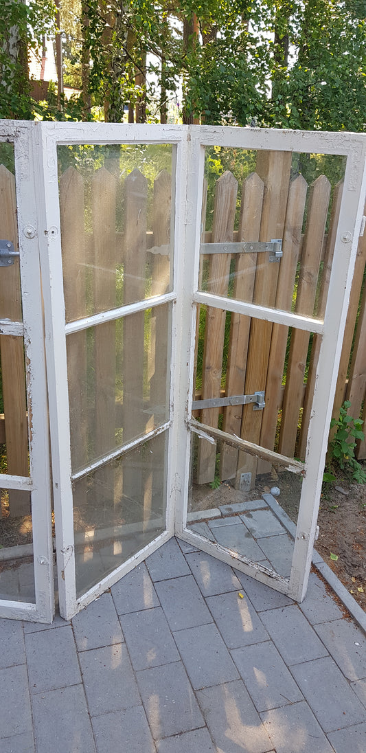 ARTIKELNUMMER 139 2st Fina gamla kärnvirke spröjsade fönster med äkta spröjs,