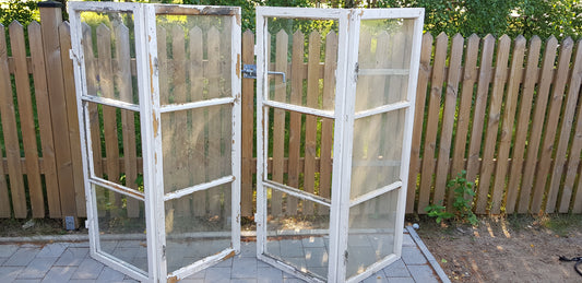 ARTIKELNUMMER 139 2st Fina gamla kärnvirke spröjsade fönster med äkta spröjs,