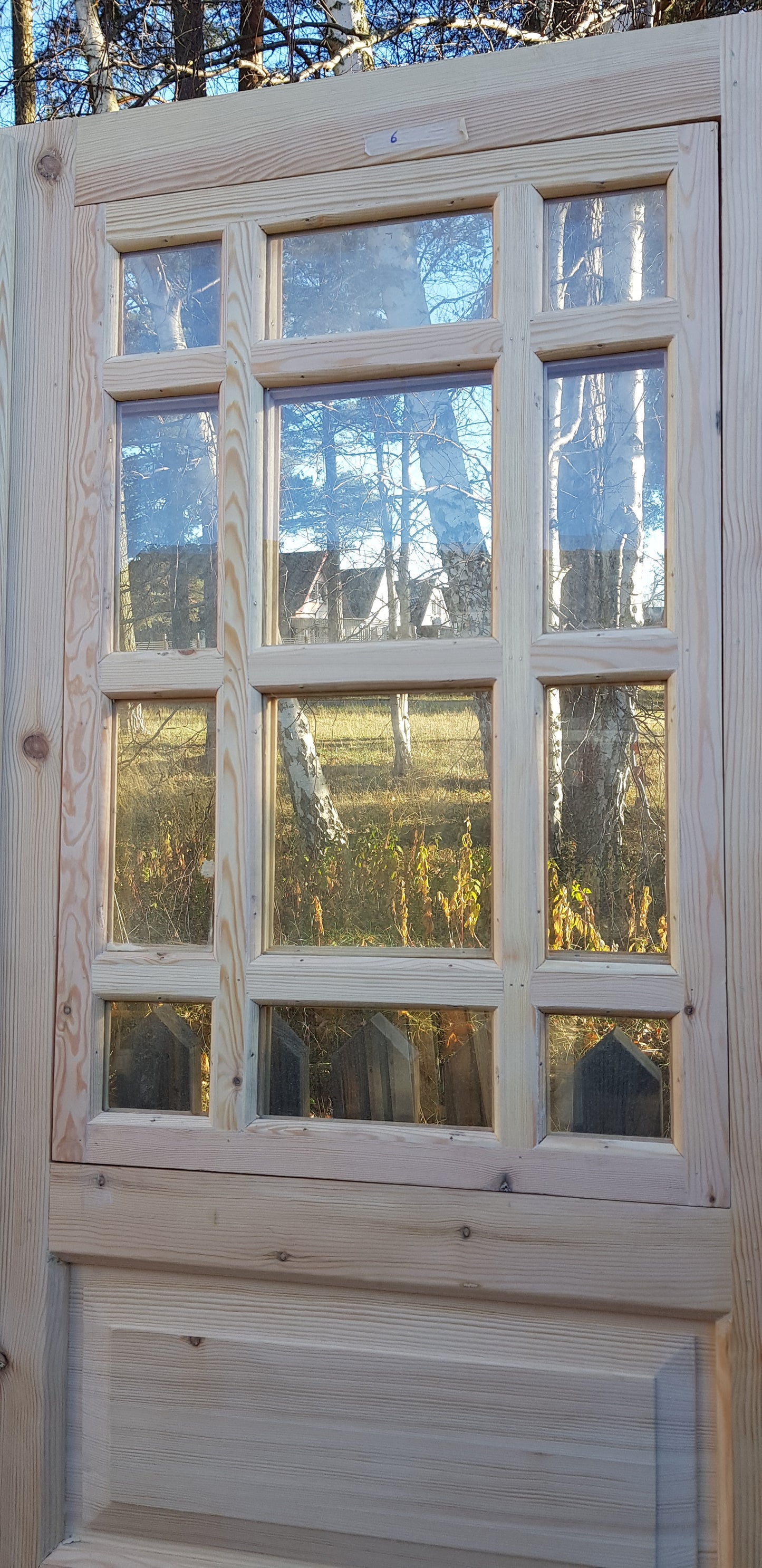 Ny pardörr i gammal stil med dubbelt glas inklusive karm. yttermått med karm: bredd 160 cm  höjd 210 cm dörrblads mått Bredd 70+80 cm Höjd 200 cm dörrarna säljes utan gångjärn och låsordning  ange nr 06 pris: 9000 kr