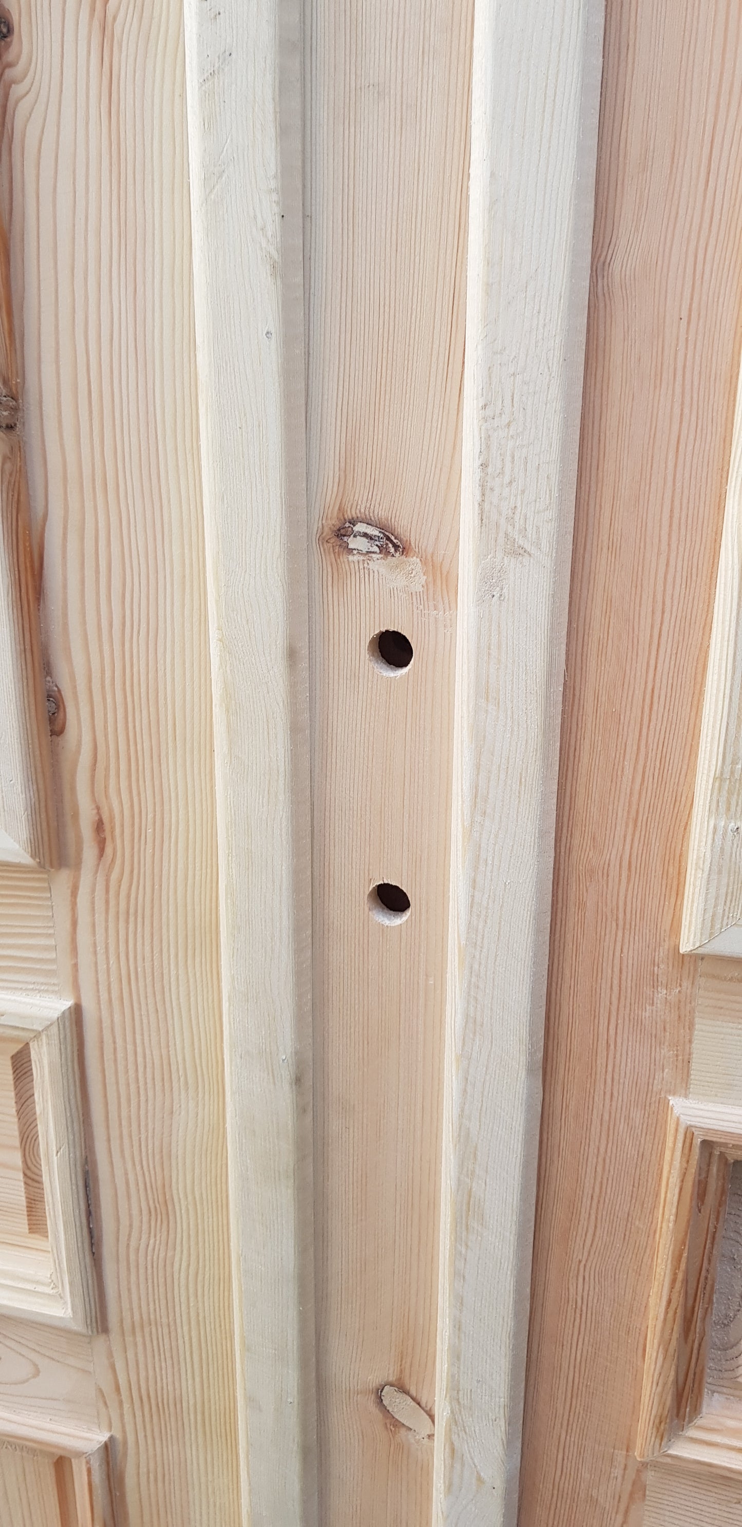 Nytillverkade pardörrar med dubbelglas i gammal stil inkl karm, behöver gångjärn och låskista, plats för låskista finns redan. yttermått: B 140 cm H 210 cm pris: 13000 kr ange nr 20