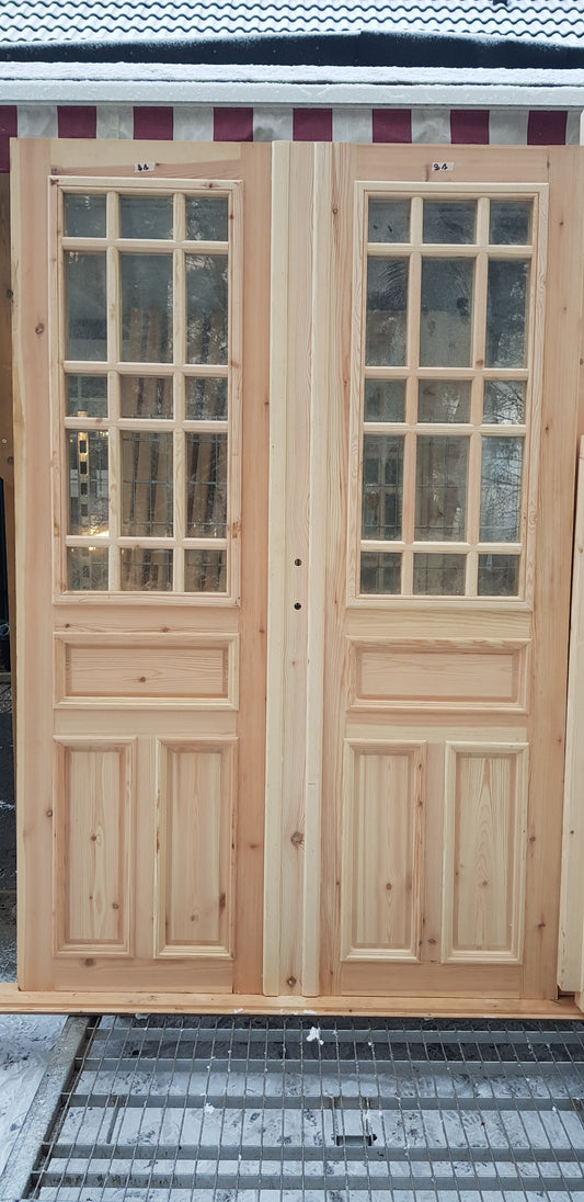  ARTIKELNUMMER 316 B Nytillverkade pardörrar med dubbelglas i gammal stil inkl karm