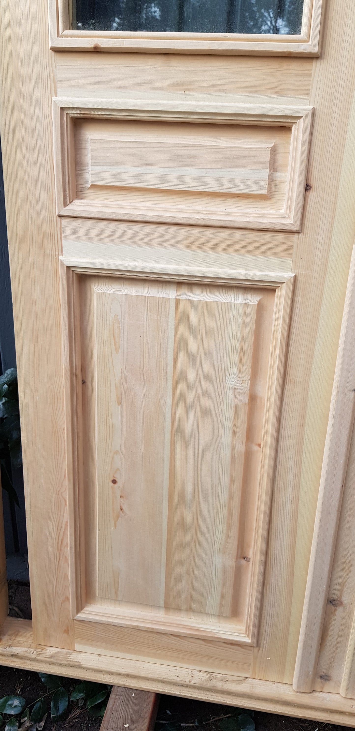 Art 33E Nytillverkade pardörrar med dubbelglas i gammal stil inkl karm yttermått: B 130 cm H 210 cm pris: 17000 kr