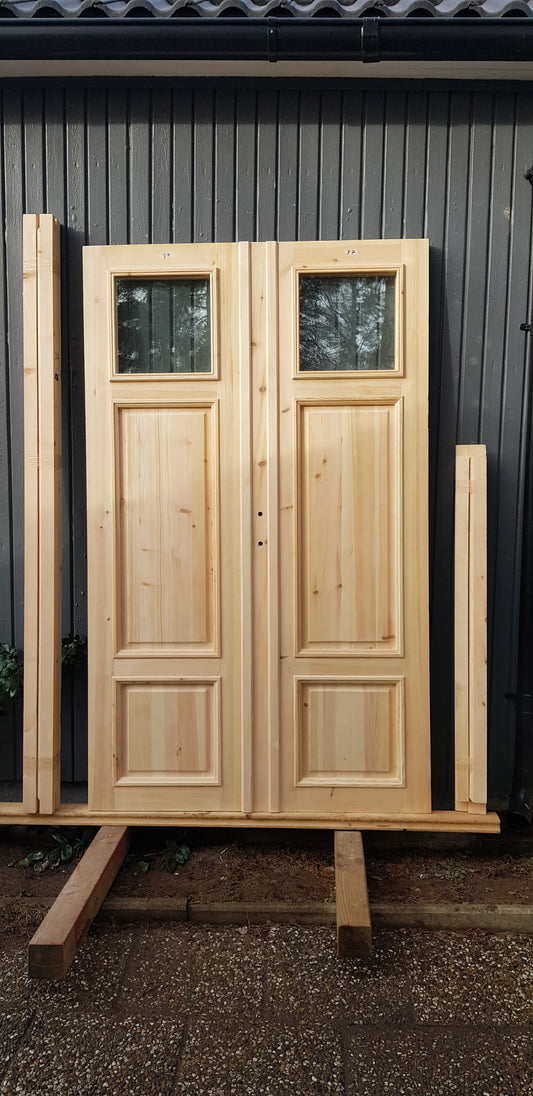 Art 33C Nytillverkade pardörrar med dubbelglas i gammal stil inkl karm yttermått: B 130 cm H 210 cm pris: 17000 kr
