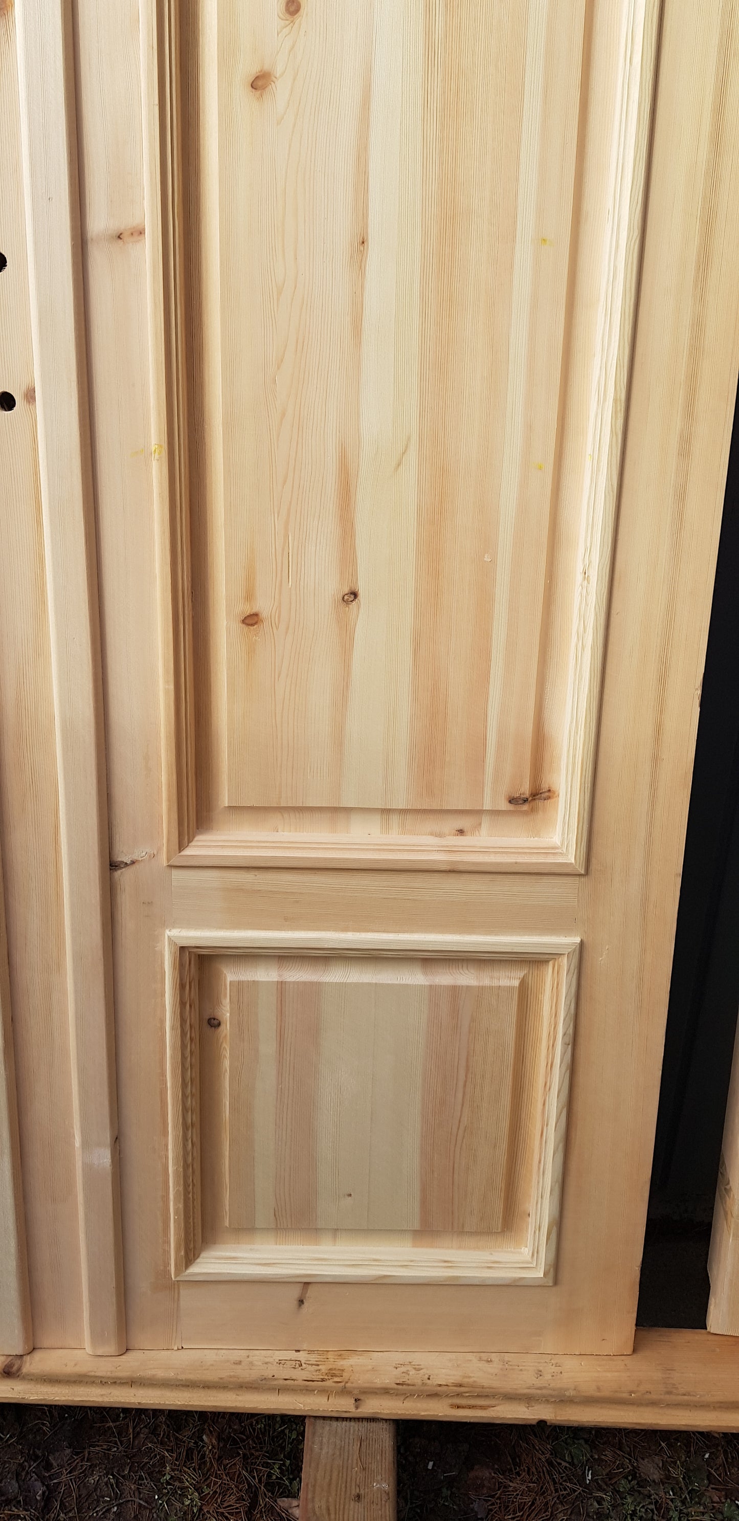 Art 33C Nytillverkade pardörrar med dubbelglas i gammal stil inkl karm yttermått: B 130 cm H 210 cm pris: 17000 kr