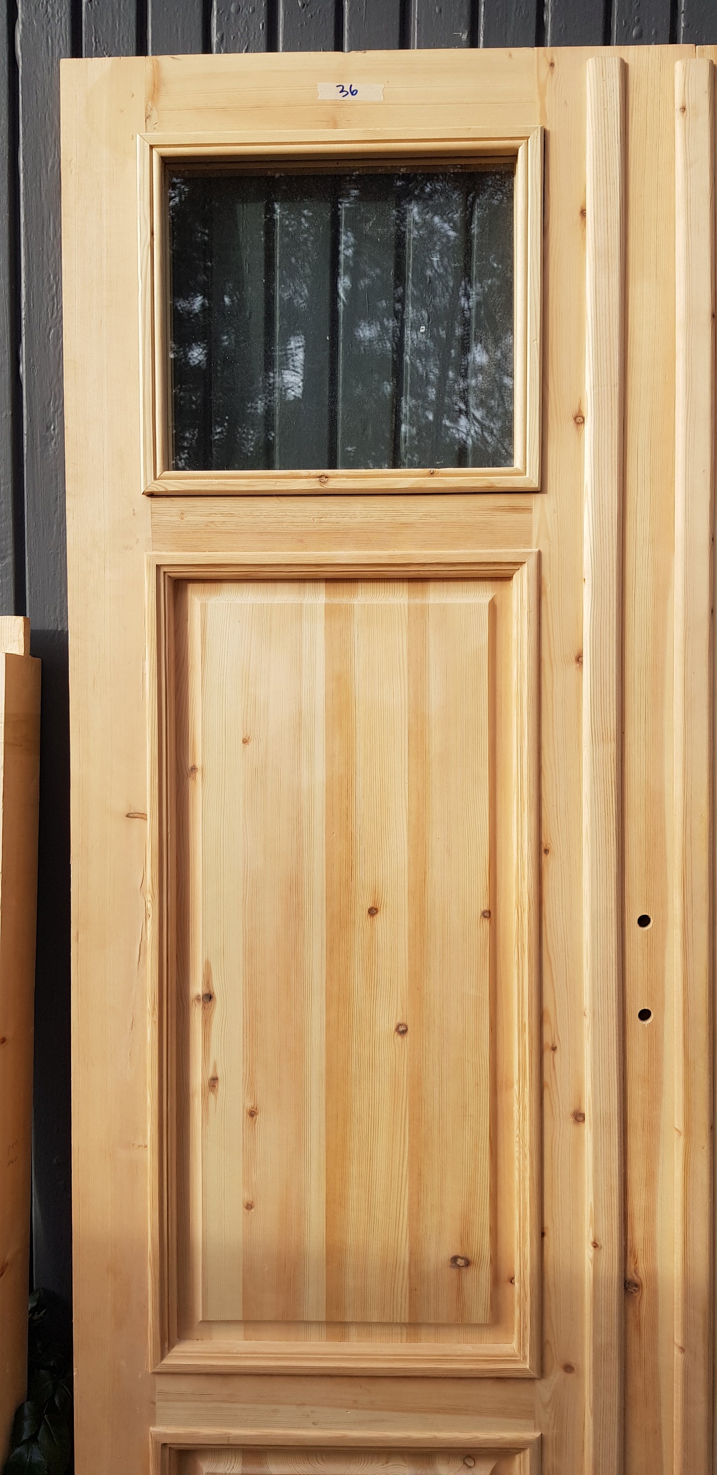 Art 33B Nytillverkade pardörrar med dubbelglas i gammal stil inkl karm yttermått: B 140 cm H 210 cm pris: 17000 kr