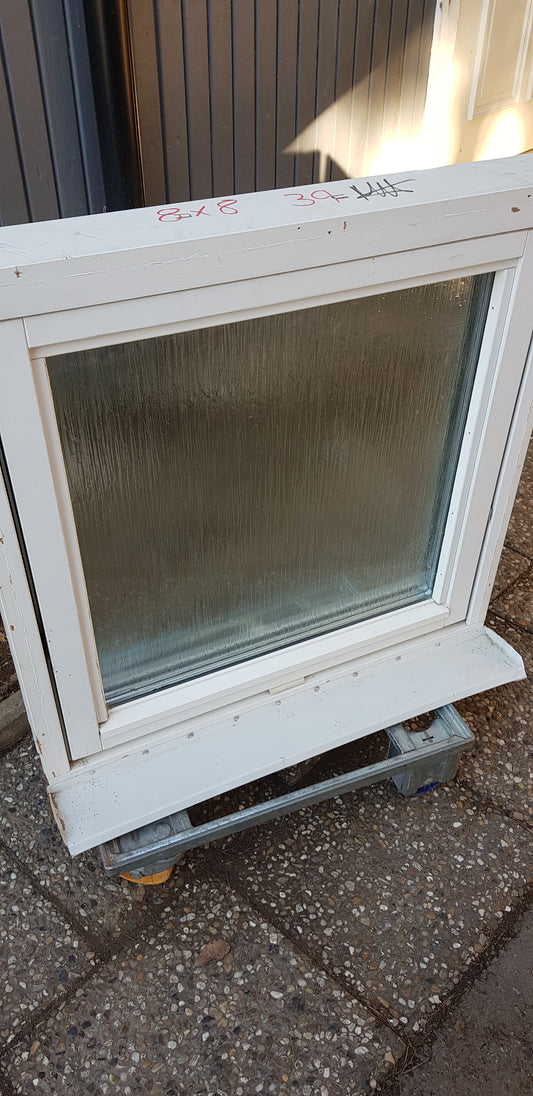 ARTIKELNUMMER 311 Fint trä tre glas fönster öppningsbart, vred fönster öppnas utåt. fungerar som badrums fönster