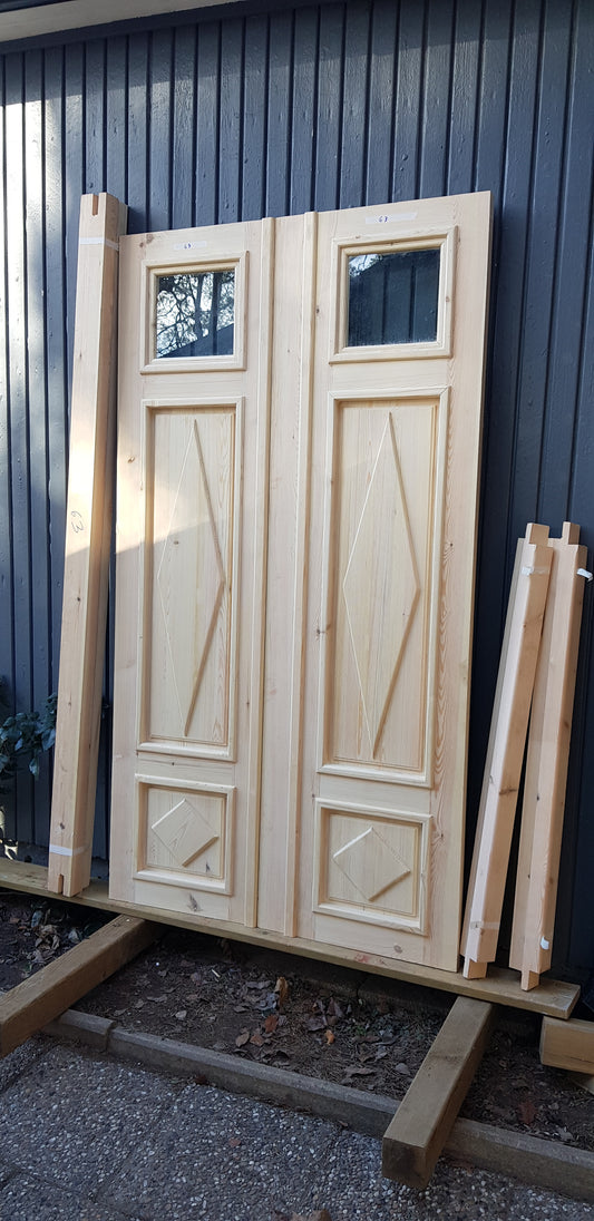 ARTIKELNUMMER 312 Nytillverkade pardörrar med dubbelglas i gammal stil inkl karm,